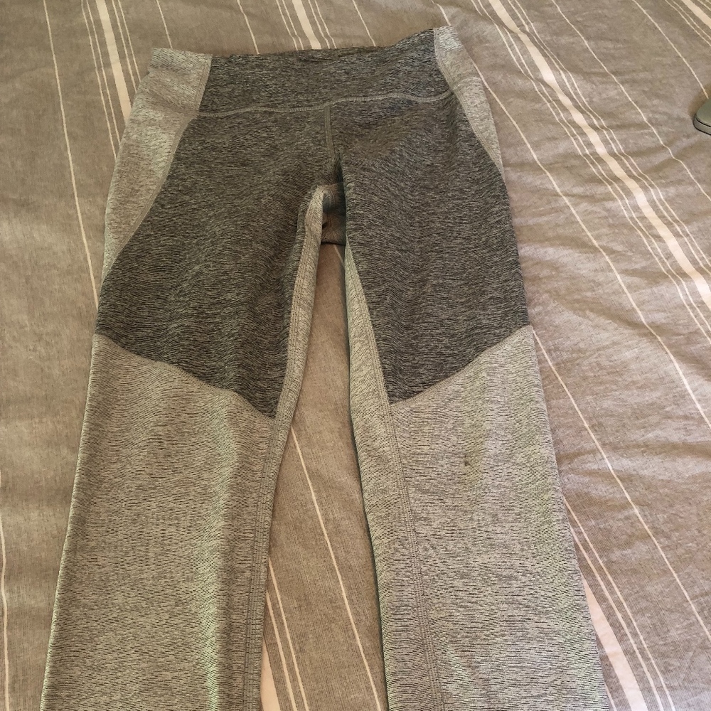 Outdoor Voices two-tone /8 legging